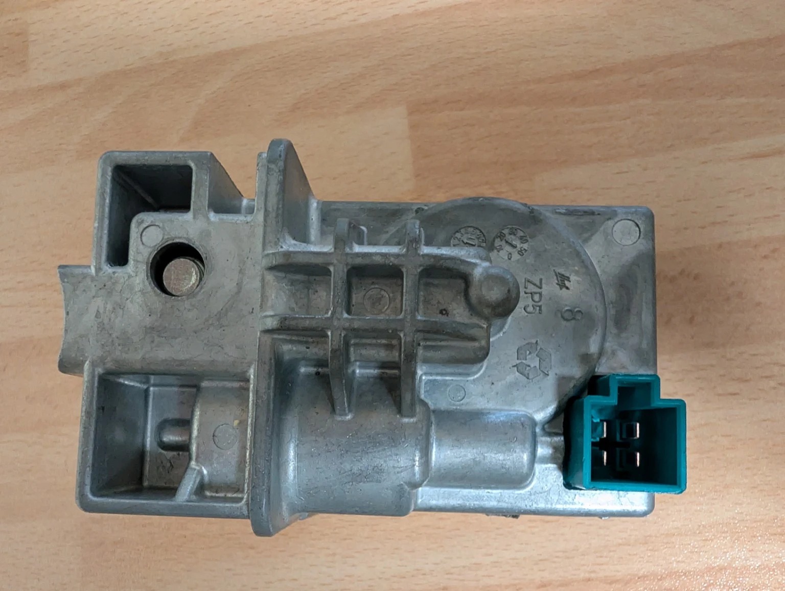 Originalfoto eines elektronischen Lenkradschlosses (ELV/ESL)